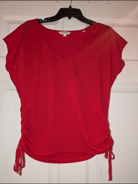 St. John's Bay Red V-Neck Short Sleeve Ruched Side Top